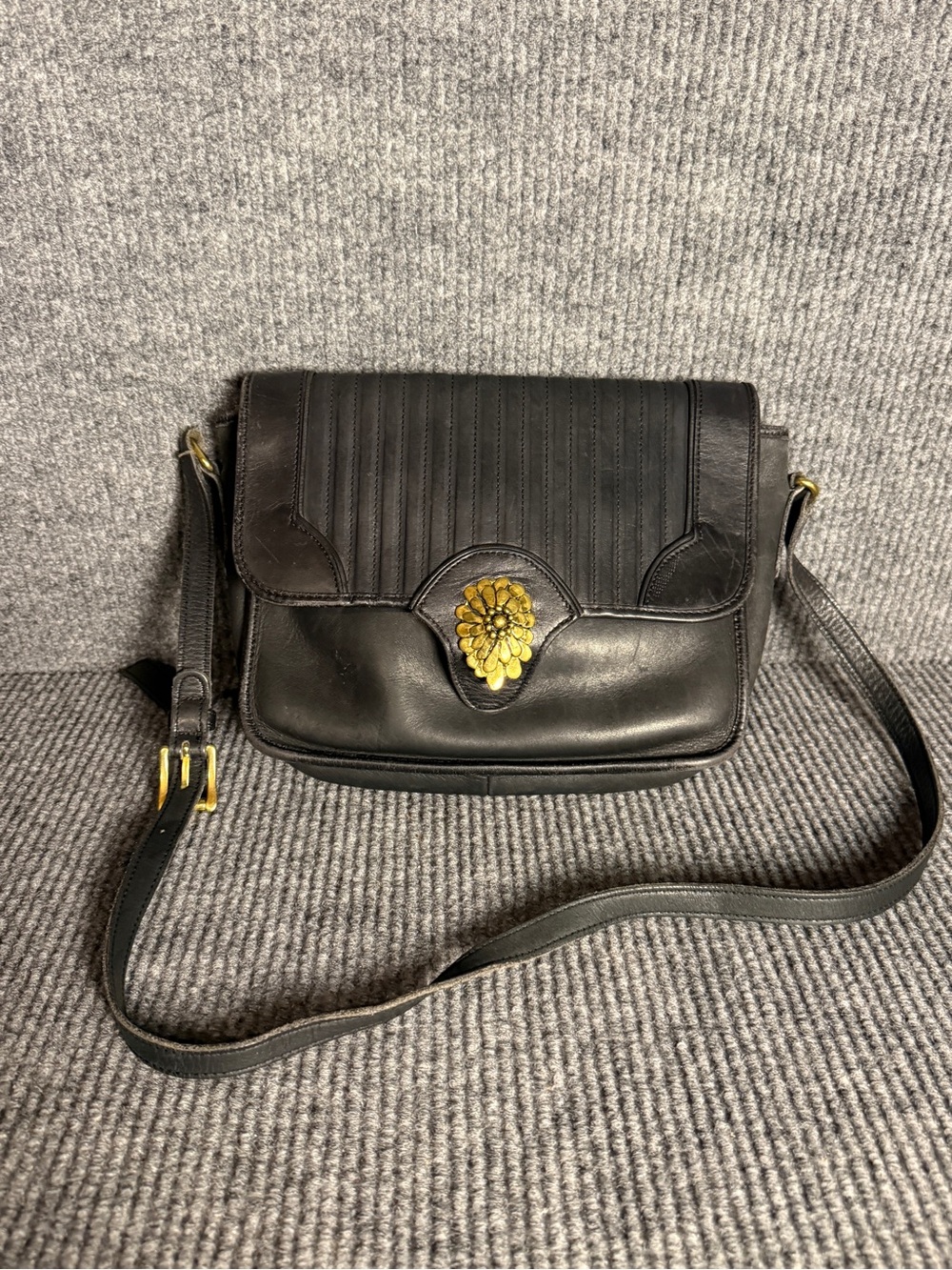 Vintage Bar Harbor Classics Black Leather Crossbody Shoulder Bag Gold Emblem